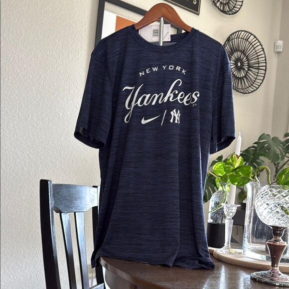 NWT Nike Navy NY Yankees T-Shirt Short Sleeves Dri Fit L Baseball Activewear Gym - Picture 3 of 10